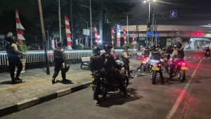 Brimob Polda Metro Jaya Bubarkan Balap Liar, Sembilan Motor Diamankan di Jakarta Timur