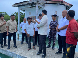 Komandan Lanal Nias Dampingi Gubernur Sumut Bobby Nasution Tinjau Fasilitas Kesehatan dan Budidaya Rumput Laut di Nias Utara