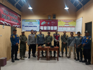 Patroli Malam Ramadhan, Polsek Kepulauan Seribu Selatan Bersama TNI–Satpol PP Sosialisasikan Layanan 110 dan Barcode Pengaduan Masyarakat