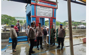 Polres Kepulauan Seribu Gelar Strong Point di Dermaga Marina Ancol, Wakapolres Pimpin Langsung Pengamanan