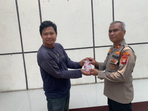 Jumat Peduli, Polsek Koja Salurkan Bansos dan Ajak Warga Perkuat Keamanan Lingkungan