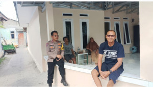 Bhabinkamtibmas Pulau Untung Jawa Sambangi Warga, Ajak Bersama Jaga Kamtibmas dan Ciptakan Lingkungan Wisata Aman