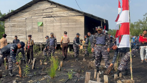 Saka Bahari Lanal Dumai Kobarkan Semangat Nasionalisme dan Peduli Pesisir di Kampung Nelayan