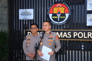Hari Ke-6 Pascagempa, Polri Terus Bergerak: Brimob dan Bantuan Logistik Konsisten Dikirim ke NTT