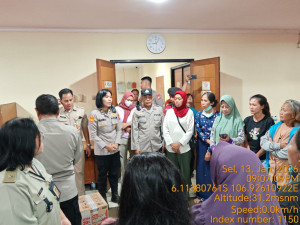 Polda Metro Jaya Salurkan Bantuan untuk Korban Banjir di Semper Timur, Jakarta Utara