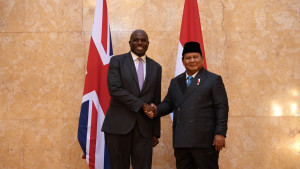 Diplomasi Peci Hitam Prabowo di Lancaster House