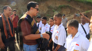 Wakapolda NTT Tinjau SMP Negeri 48 Sa Ate Gaikiu, Dirikan Tenda Darurat dan Salurkan Bantuan Pendidikan