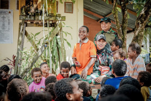 Koops TNI Papua Berbagi Kasih di Panti Asuhan Santa Susana Mimika