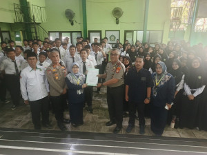 Cegah Kenakalan Remaja, Kapolsek Koja Beri Edukasi di SMP Al Khairiyah 1