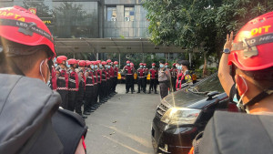 Ditsamapta Polda Metro Jaya Siagakan SAR dan Bagikan Masker Antisipasi Dampak Anak Krakatau