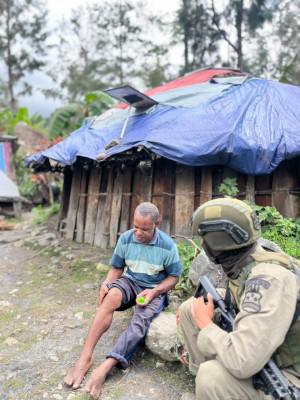 Patroli Humanis Satgas Ops Damai Cartenz-2026 di Sinak Perkuat Kedekatan dengan Masyarakat
