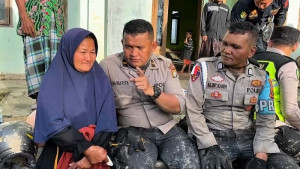 Kapolres Aceh Tengah Terobos Medan Ekstrem, Kembali Salurkan Bantuan ke Kampung Terisolir di Kecamatan Bintang