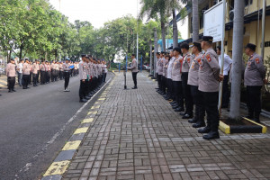 Wakapolres Kepulauan Seribu Pimpin Apel Pagi di Marina Ancol, Tekankan Disiplin dan Kesiapsiagaan Personel